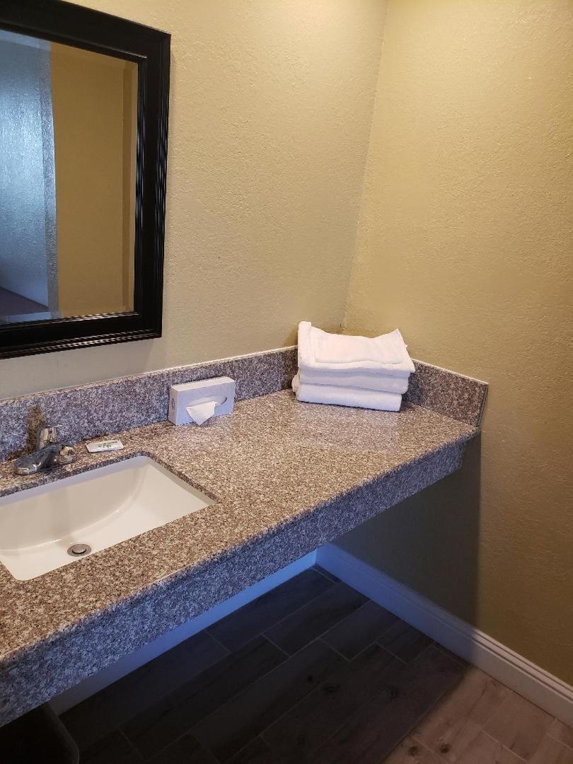 University Inn Fresno Kültér fotó